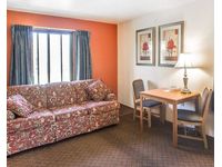Econo Lodge Inn & Suites - Menomonie